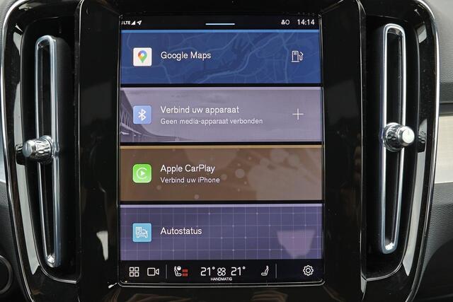 Volvo XC40 B4 Plus Dark - IntelliSafe Assist & Surround - Harman/Kardon audio - Parkeercamera achter - Verwarmde voorstoelen & stuur - Parkeersensoren voor & achter - Elektr. bedienb. voorstoelen met geheugen links - Draadloze tel. lader - Elektr. inklapbare trekhaa