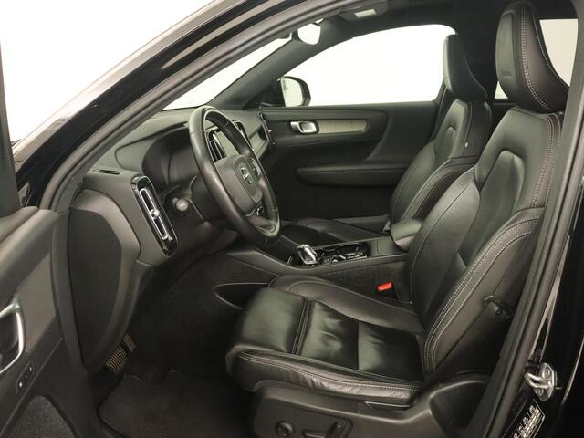 Volvo XC40 2.0 T4 Inscription | Panoramadak | Leder | Trekhaak | Stoelverwarming | Camera | Adaptive cruise | Keyless | Navigatie | 19'' lichtmetalen velgen