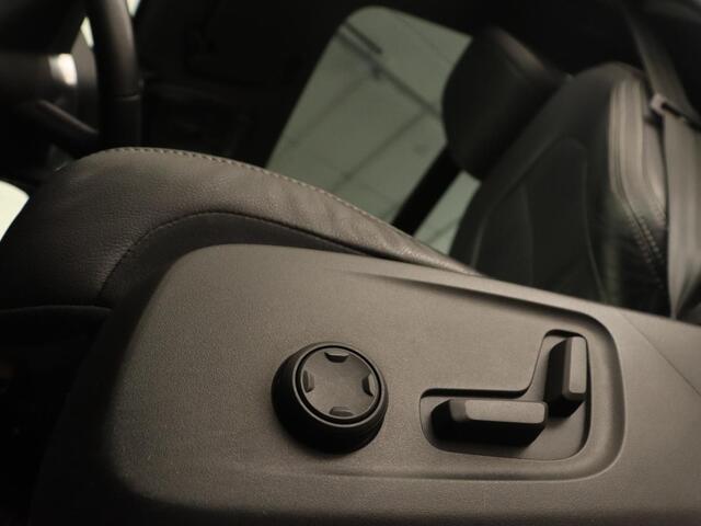 Volvo XC40 2.0 T4 Inscription | Panoramadak | Leder | Trekhaak | Stoelverwarming | Camera | Adaptive cruise | Keyless | Navigatie | 19'' lichtmetalen velgen