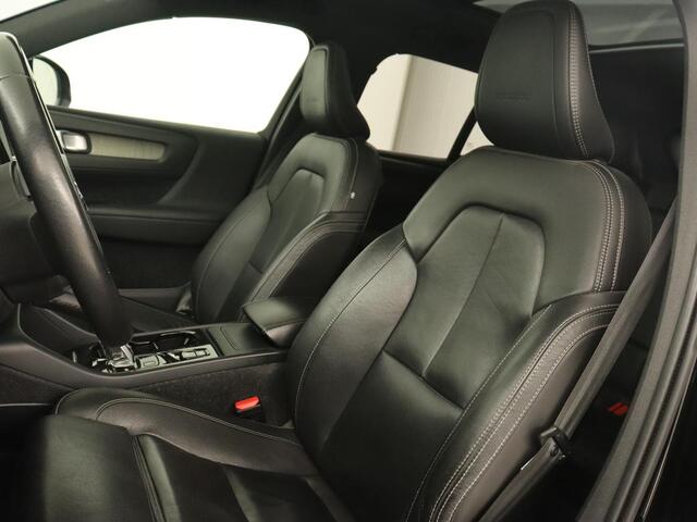 Volvo XC40 2.0 T4 Inscription | Panoramadak | Leder | Trekhaak | Stoelverwarming | Camera | Adaptive cruise | Keyless | Navigatie | 19'' lichtmetalen velgen