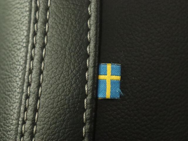 Volvo XC40 2.0 T4 Inscription | Panoramadak | Leder | Trekhaak | Stoelverwarming | Camera | Adaptive cruise | Keyless | Navigatie | 19'' lichtmetalen velgen