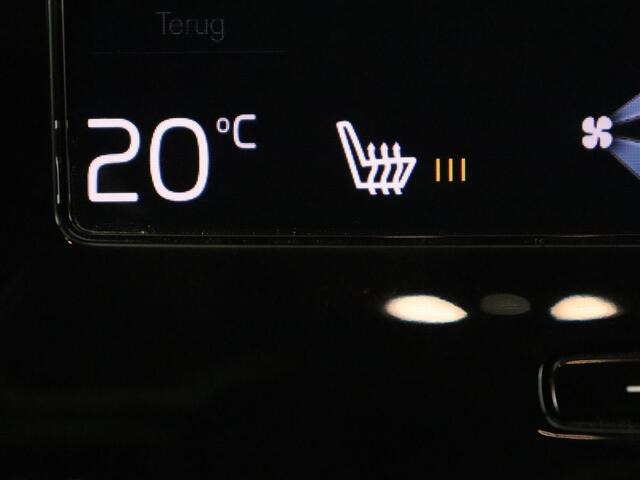 Volvo XC40 2.0 T4 Inscription | Panoramadak | Leder | Trekhaak | Stoelverwarming | Camera | Adaptive cruise | Keyless | Navigatie | 19'' lichtmetalen velgen