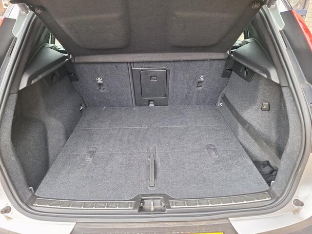 Volvo XC40 2.0 T4 R-Design