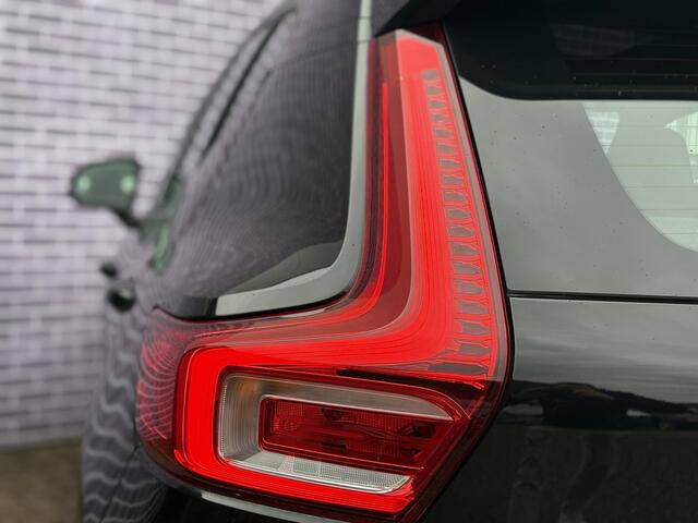 Volvo XC40 1.5 T2 R-Design | LED | Panorama Schuifdak | Stoel + Stuurverwarming | Blis | Adaptieve Cruise controle | Camera | Panorama dak | Zitvlak verlengers | Elektrische achter klep |