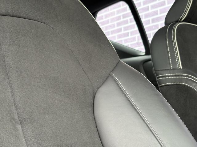 Volvo XC40 1.5 T2 R-Design | LED | Panorama Schuifdak | Stoel + Stuurverwarming | Blis | Adaptieve Cruise controle | Camera | Panorama dak | Zitvlak verlengers | Elektrische achter klep |