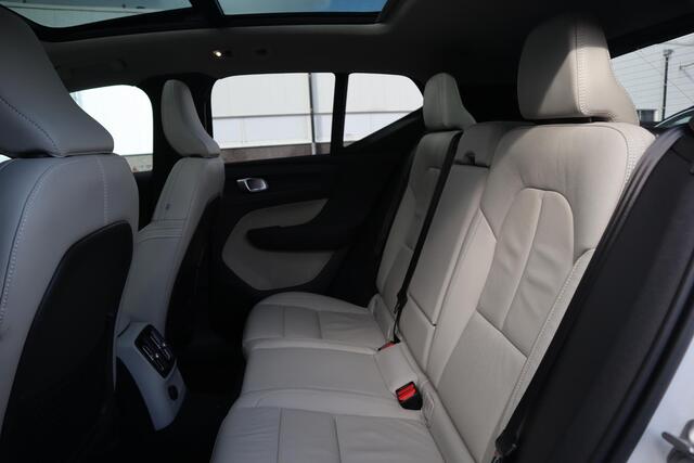 Volvo XC40 1.5 T5 Plug-in hybrid Ultimate Dark | Panoramadak | Leder Blond | Elektrische voorstoelen |