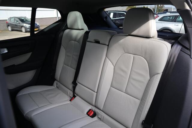 Volvo XC40 1.5 T5 Plug-in hybrid Ultimate Dark | Panoramadak | Leder Blond | Elektrische voorstoelen |