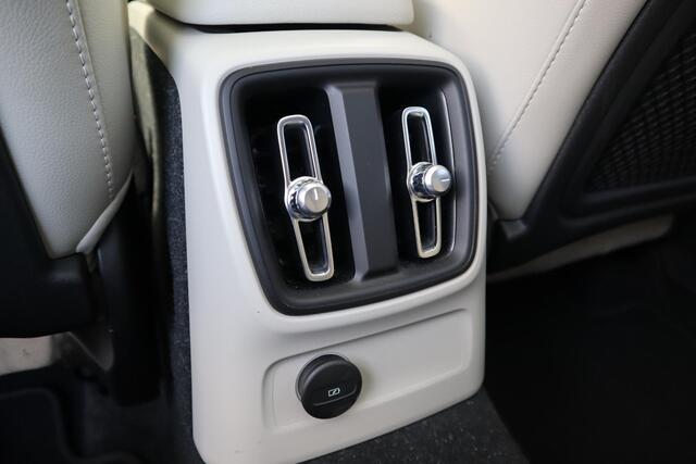 Volvo XC40 1.5 T5 Plug-in hybrid Ultimate Dark | Panoramadak | Leder Blond | Elektrische voorstoelen |