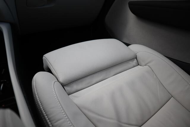 Volvo XC40 1.5 T5 Plug-in hybrid Ultimate Dark | Panoramadak | Leder Blond | Elektrische voorstoelen |