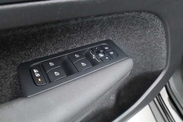 Volvo XC40 2.0 B3 Core | 360cam | Adapt. Cruise | CarPlay | Stoel-Stuurverw. | Elek. Stoelen