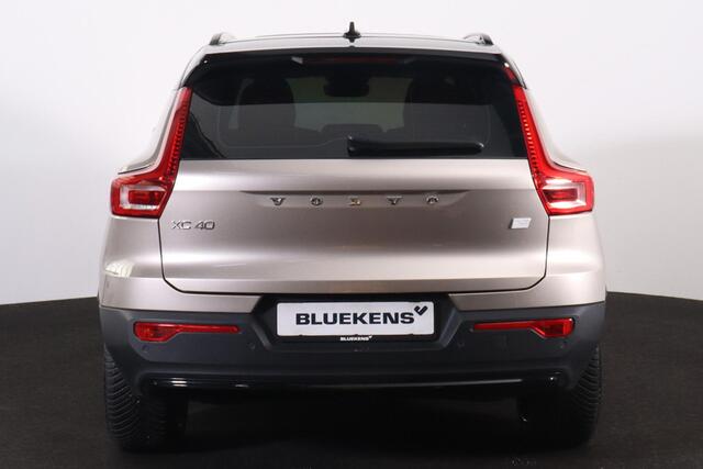 Volvo XC40 Recharge Twin Ultimate 78 kWh - IntelliSafe Assist & Surround - 360º Camera - Harman/Kardon audio - Verwarmde voorstoelen, stuur & achterbank - Parkeersensoren voor & achter - Elektr. bedienb. voorstoelen met geheugen links - Draadloze tel. lader - Warmte