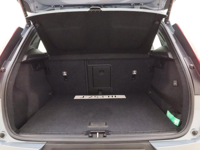 Volvo XC40 B4 211pk Automaat Business Pro / Panoramadak / El. Trekhaak / Verw. Voorruit / ACC / BLIS / Stoel + Stuurw. Verwarming / DAB / Lane Keeping Aid / Keyless / Noodreservewiel /