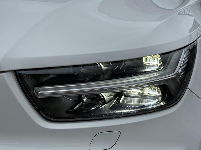 Volvo XC40 2.0 T5 AWD Intro Edition | 360 Camera | Trekhaak | 2100KG trekgewicht | Schuif/kantel panoramadak | Keyless entry/start | Harman/kardon | Stoel/stuur verwarming | Standkachel | Volvo on Call |