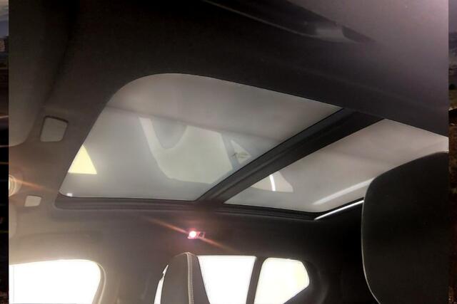 Volvo XC40 1.5 T4 155kW/211pk DCT7 Recharge R-Design PANORAMADAK + HARMAN/KARDON + LEER/ALCANTARA + EL.STOEL MET MEMORY + STOEL-&STUURVERWARMING + ADAPT.CRUISE + LANE ASSIST + NAVI SENSUS + KEYLESS ENTRY&GO + CAMERA + PARKSENSOREN V&A + 19" LM-VELGEN!!