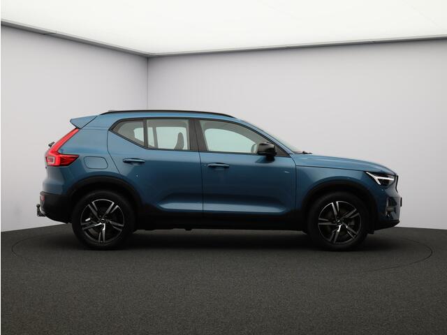 Volvo XC40 2.0 B4 Plus Dark / Trekhaak / Elektrische Stoelen / Harman Kardon / Stoel+Stuurverwarming / Adaptive Cruise / BLIS /