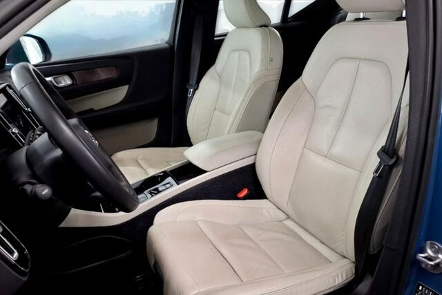 Volvo XC40 1.5 T5 Plug-in Hybrid 193kW/262pk DCT7 Ultimate Bright FACELIFT! PANORAMADAK + HARMAN/KARDON + ADAPT.CRUISE + PILOT ASSIST + NAVI SENSUS + BLIS + LANE ASSIST + EL.STOELEN + STOEL-&STUURVERWARMING + CAMERA + KEYLESS + PARKSENSOREN V&A + 19" LM-VELGEN!!