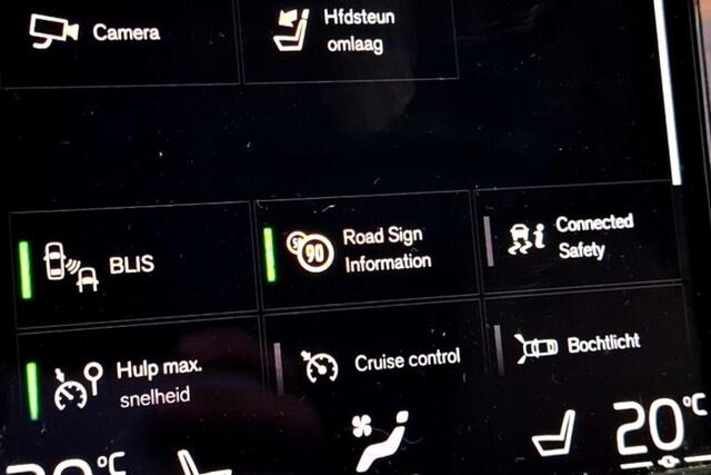 Volvo XC40 1.5 T5 Plug-in Hybrid 193kW/262pk DCT7 Ultimate Bright FACELIFT! PANORAMADAK + HARMAN/KARDON + ADAPT.CRUISE + PILOT ASSIST + NAVI SENSUS + BLIS + LANE ASSIST + EL.STOELEN + STOEL-&STUURVERWARMING + CAMERA + KEYLESS + PARKSENSOREN V&A + 19" LM-VELGEN!!