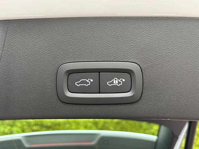 Volvo XC40 2.0 B4 Plus Dark