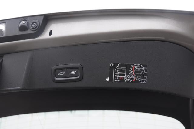 Volvo XC40 T4 211PK Automaat Recharge R-Design / Keyless entry / Elektrische achterklep / Leder met alcantara interieur / Parkeersensoren met camera / Stoel - en stuurwielverwarming / Apple carplay