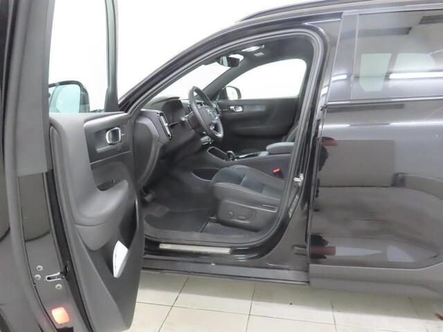 Volvo XC40 Single Motor Extended Range Ultimate 82 kWh | Trekhaak | Harman/Kardon Premium audio | Google auto | Panoramadak | Adaptieve cruise control | verwarmde voorstoelen | Privacy glass |