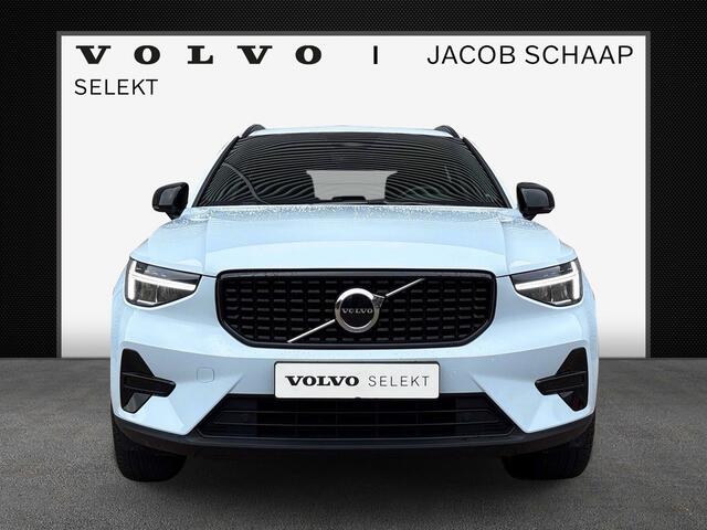 Volvo XC40 2.0 B4 Plus Dark / Verwarmbare voorruit / Audio Harman Kardon / Trekhaak /