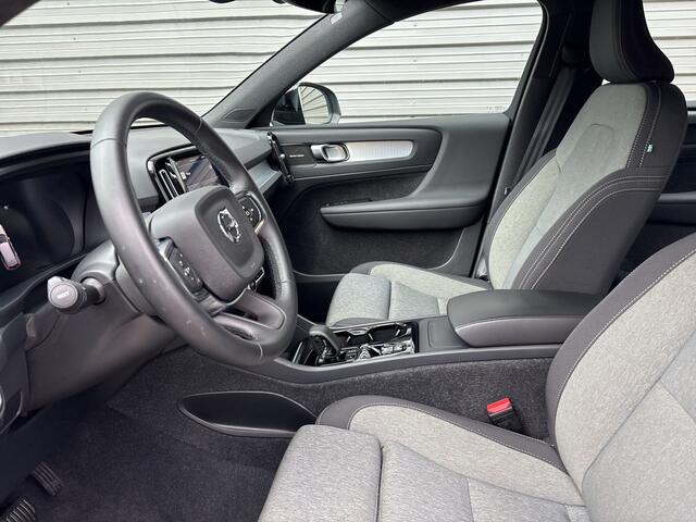 Volvo XC40 2.0 B4 Plus Dark / Verwarmbare voorruit / Audio Harman Kardon / Trekhaak /