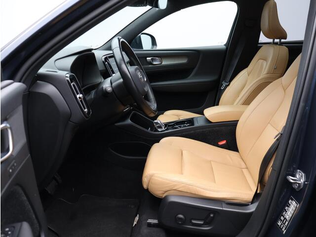Volvo XC40 T5 247PK AWD Inscription / Panoramisch Dak / Trekhaak / 360gr Camera / Elek. Verstelbare Stoelen / BLIS / Keyless / All Season Banden /