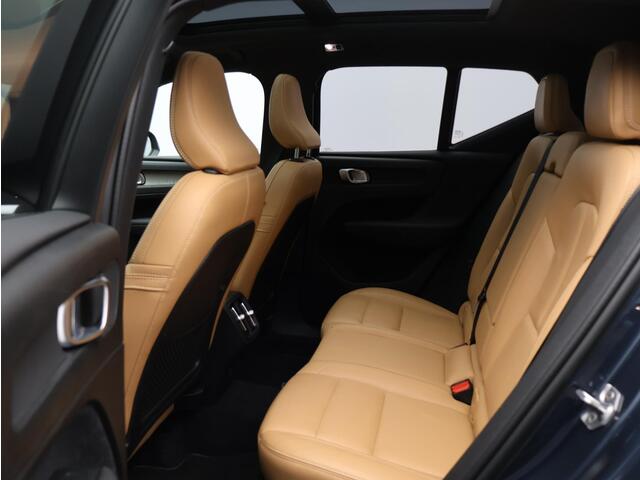 Volvo XC40 T5 247PK AWD Inscription / Panoramisch Dak / Trekhaak / 360gr Camera / Elek. Verstelbare Stoelen / BLIS / Keyless / All Season Banden /