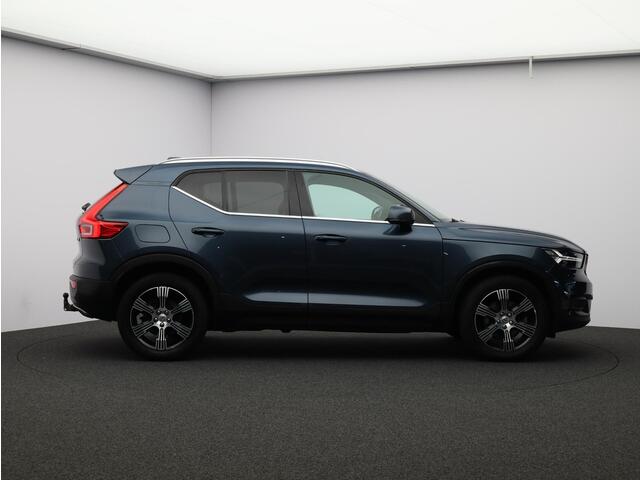 Volvo XC40 T5 247PK AWD Inscription / Panoramisch Dak / Trekhaak / 360gr Camera / Elek. Verstelbare Stoelen / BLIS / Keyless / All Season Banden /