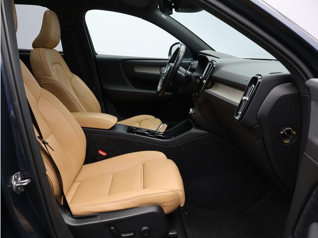 Volvo XC40 T5 247PK AWD Inscription / Panoramisch Dak / Trekhaak / 360gr Camera / Elek. Verstelbare Stoelen / BLIS / Keyless / All Season Banden /