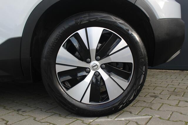 Volvo XC40 1.5 T5 Twin Engine Momentum Pro | Incl. 12 maanden garantie | Voor/achter stoelen verwarmd | Achteruitrijcamera | Parkeersensoren | Stuurwielverwarming | Navigatie | Apple carplay/android auto | Elektrische kofferklep | Cruise control