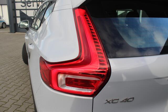 Volvo XC40 1.5 T5 Twin Engine Momentum Pro | Incl. 12 maanden garantie | Voor/achter stoelen verwarmd | Achteruitrijcamera | Parkeersensoren | Stuurwielverwarming | Navigatie | Apple carplay/android auto | Elektrische kofferklep | Cruise control