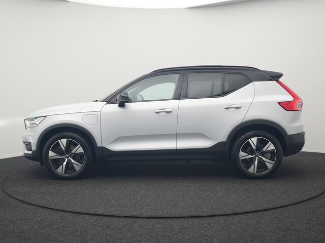 Volvo XC40 T4 Recharge R-Design Plug In Hybrid 211pk Dealer O.H PHEV | Panodak | Adaptive Cruise | 360 Camera | Alcantara Sportstoelen Memory & Verwarmd | Harman & Kardon | Apple Carplay | Stuur Verwarmd | Navigatie | Virtual | DAB |