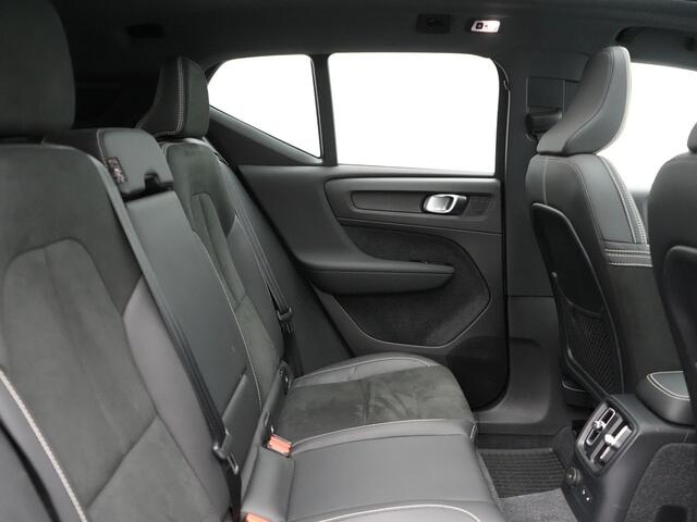 Volvo XC40 T4 Recharge R-Design Plug In Hybrid 211pk Dealer O.H PHEV | Panodak | Adaptive Cruise | 360 Camera | Alcantara Sportstoelen Memory & Verwarmd | Harman & Kardon | Apple Carplay | Stuur Verwarmd | Navigatie | Virtual | DAB |