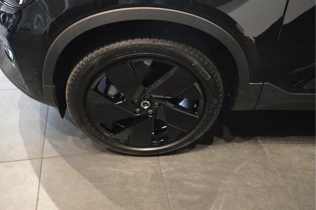 Volvo XC40 2.0 B3 Plus Dark Black edition camera harman kardon 20 inch !!