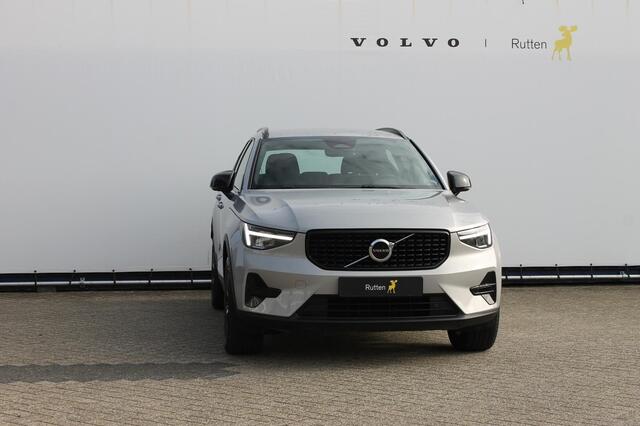 Volvo XC40 2.0 B4 Plus Dark Google Infotainment / Semi elektrisch wegklapbare trekhaak / Verwarmbare voorruit / Harman Kardon Audio installatie / Elektrisch bedienbare voorstoelen