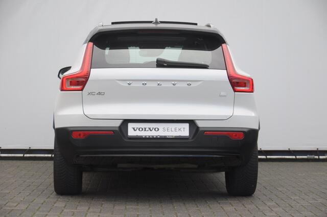 Volvo XC40 T5 262PK Automaat Recharge R-Design / BLIS / Stoel - en stuurwielverwarming / Leder met alcantara interieur / Parkeersensoren met 360 camera / Keyless entry / Elektrische stoelen met geheugen / Panoramadak / Harman kardon