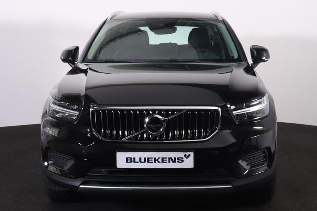 Volvo XC40 B4 211pk Inscription - Intellisafe Assist/Surround - Lederen bekleding - Verwarmbare voorstoelen - Verwarmbaar stuurwiel - Elektrisch bedienbare voorstoelen - 360 graden camera - Elektrisch bedienbare achterklep - Noodreservewiel