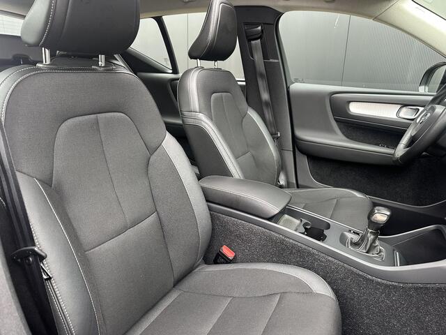 Volvo XC40 1.5 T3 Momentum Business Pack Connect/ schuifdak/ trekhaak/ park assist camera