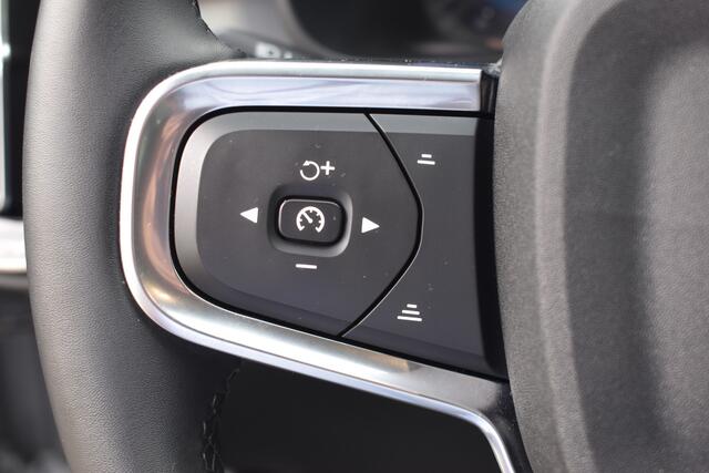 Volvo XC40 B4 211PK Plus Dark BLIS | ACC | Harman&Kardon | Keyless | Park Assist | Verwarmbare voorruit | Trekhaak