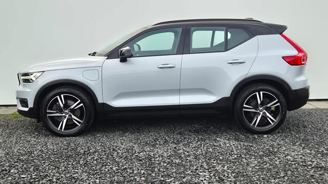 Volvo XC40 1.5 T5 Recharge R-Design 19" Wielen - Trekhaak - Harman Kardon Audio - Climate - Two Tone - Camera achter