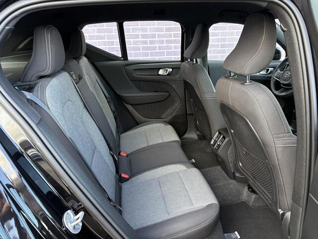 Volvo XC40 2.0 B4 Plus Dark | Trekhaak | Memory | Zitting verlengers | parkeersensoren vóór en achter | camera | Google auto | Full LED | verwarmde voorstoelen en stuurwiel | trekgewicht 2000KG! |