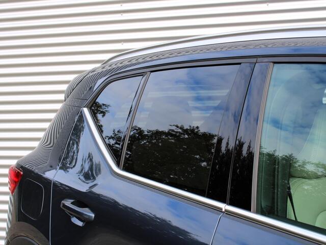 Volvo XC40 1.5 T4 Recharge Inscription Expression Automaat / Panoramadak / Leder interieur / Privacy Glass / 19" velgen