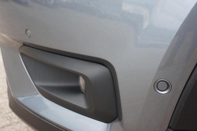 Volvo XC40 2.0 T5 AWD R-Design Intro Edition | 2100KG TREKGEWICHT | Trekhaak | Schuif/kantel panoramadak | BLIS | Keyless entry/start | Volvo on Call | Parkeercamera | Stoelverwarming | Adaptieve cruise control |