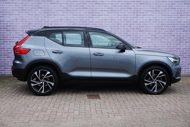Volvo XC40 2.0 T5 AWD R-Design Intro Edition | 2100KG TREKGEWICHT | Trekhaak | Schuif/kantel panoramadak | BLIS | Keyless entry/start | Volvo on Call | Parkeercamera | Stoelverwarming | Adaptieve cruise control |