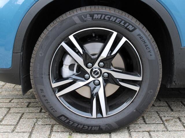 Volvo XC40 2.0 B4 Plus Dark Automaat / Trekhaak / Harman Kardon / Reservewiel / Verwarmd voorruit