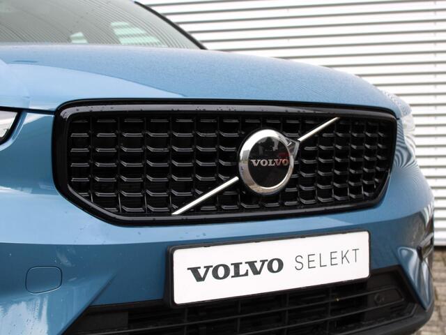 Volvo XC40 2.0 B4 Plus Dark Automaat / Trekhaak / Harman Kardon / Reservewiel / Verwarmd voorruit