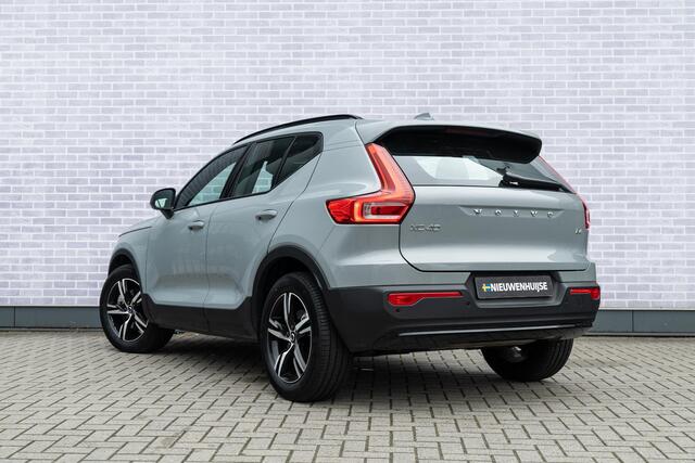 Volvo XC40 2.0 B4 Plus Dark
