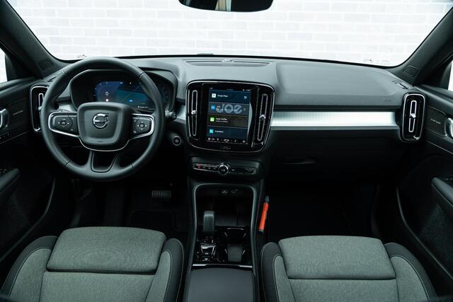 Volvo XC40 2.0 B4 Plus Dark