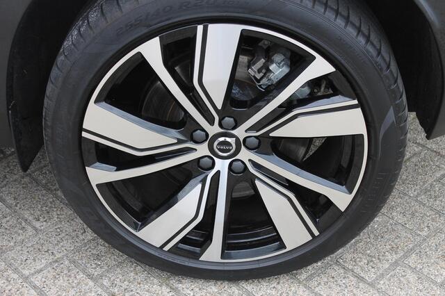 Volvo XC40 Recharge P8 AWD R-Design 20" lm velgen / Warmtepomp / Extra getint glas vanaf de B-Stijl / Google infotainment